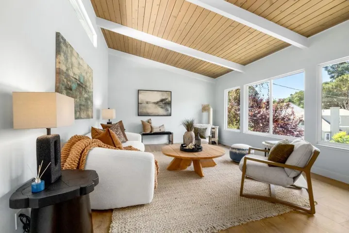 517 Sumner Avenue, Aptos, California 95003