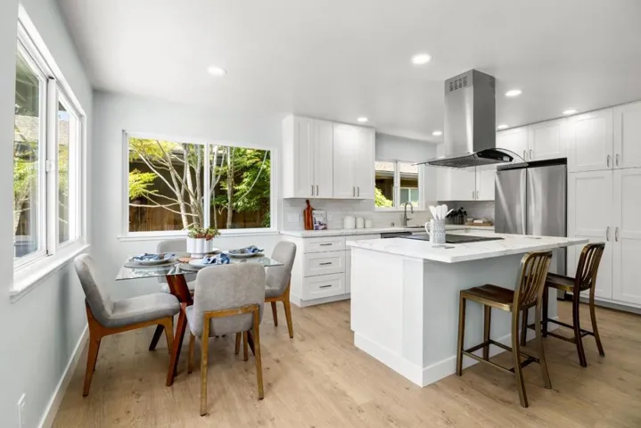 517 Sumner Avenue, Aptos, California 95003