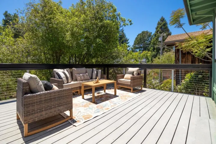 517 Sumner Avenue, Aptos, California 95003