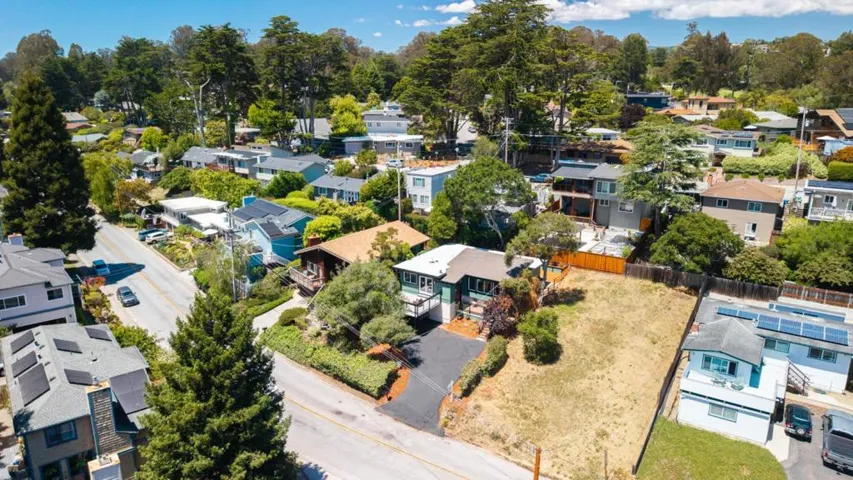 517 Sumner Avenue, Aptos, California 95003