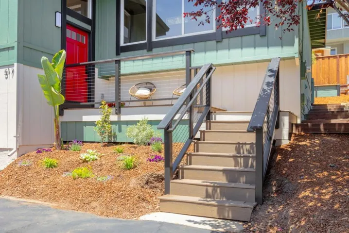 517 Sumner Avenue, Aptos, California 95003