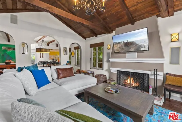 9002 Norma Place, West Hollywood, California 90069