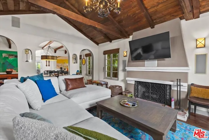 9002 Norma Place, West Hollywood, California 90069