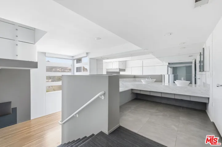 3811 Glenridge Drive, Sherman Oaks, California 91423