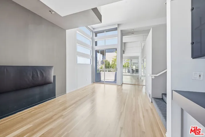 3811 Glenridge Drive, Sherman Oaks, California 91423