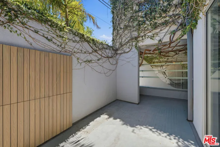 3811 Glenridge Drive, Sherman Oaks, California 91423