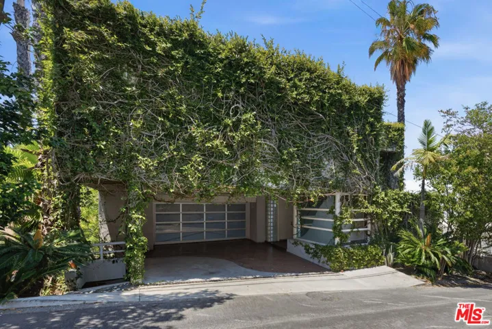 3811 Glenridge Drive, Sherman Oaks, California 91423