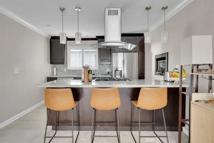 Kitchen & Dining