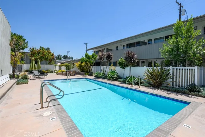 4362 W Kling, Burbank, California 91505