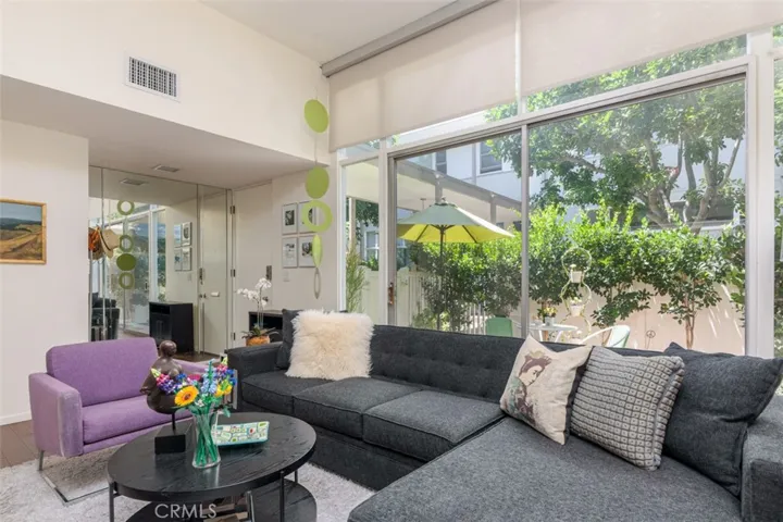 4362 W Kling, Burbank, California 91505