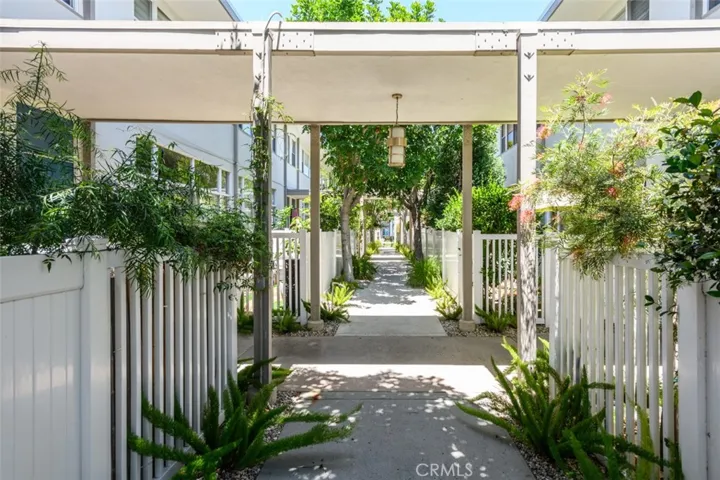4362 W Kling, Burbank, California 91505