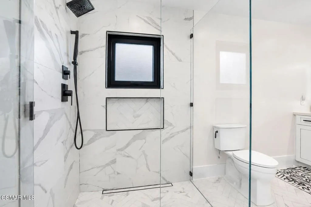 Secondary Bathroom- Upstairs