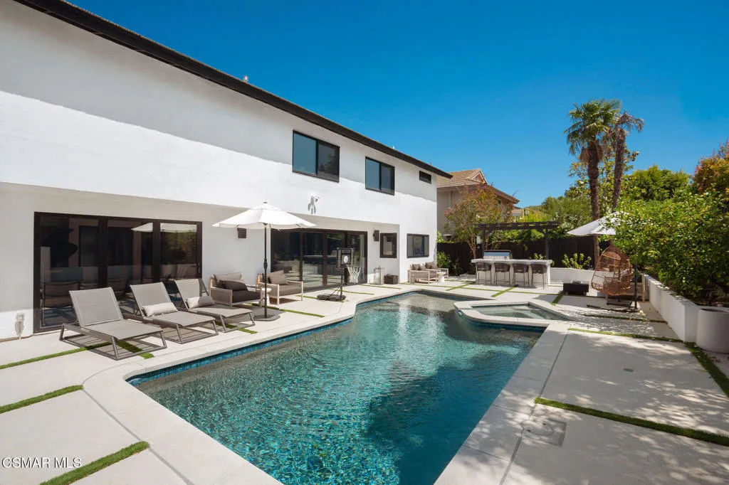 Backyard/ Pool