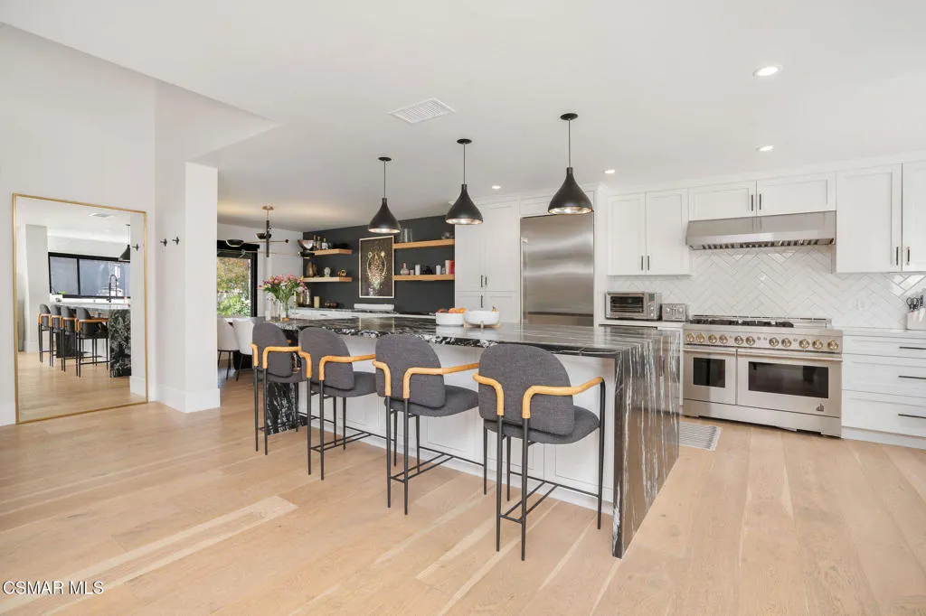 Kitchen/ Dining