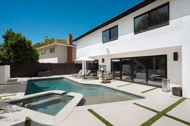 Backyard/ Pool