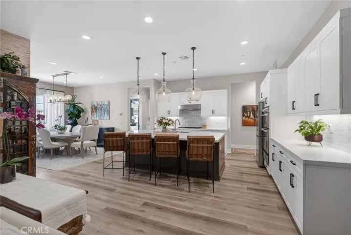 view in the kitchen and dinning area