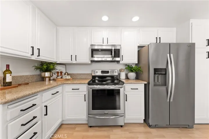 30 Chardonnay, Irvine, California 92614