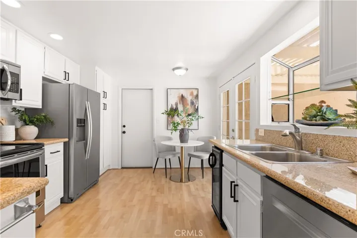 30 Chardonnay, Irvine, California 92614