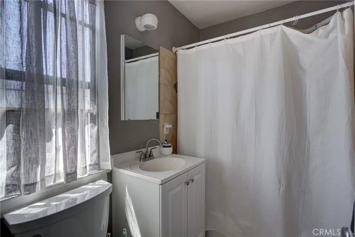 1025 bathroom