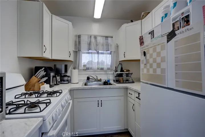 1025 kitchen