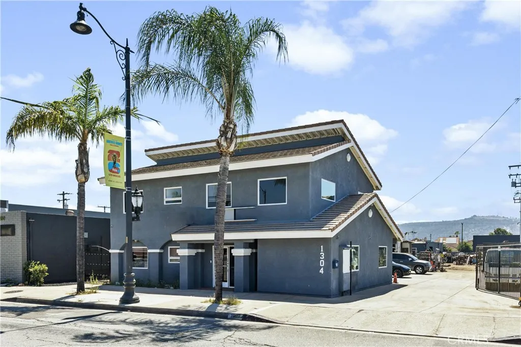 1304 Santa Anita
