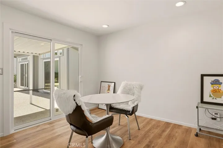 Bonus Room between Kitchen and lLving room