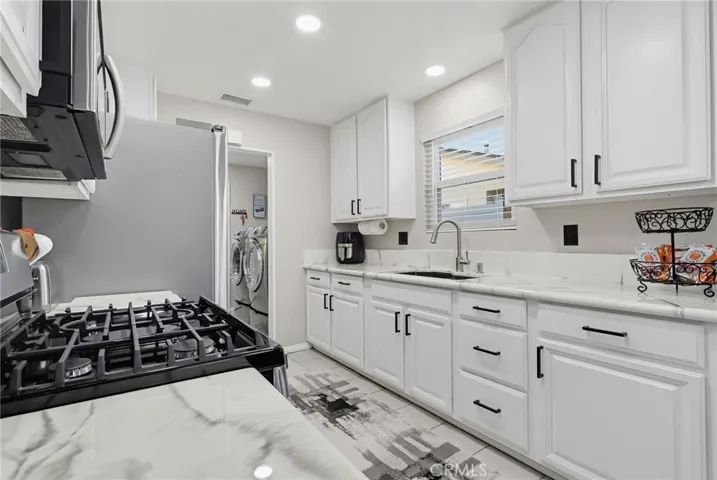 11423 213th, Lakewood, California 90715