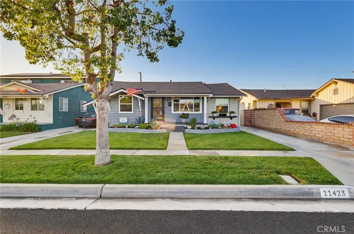 11423 213th, Lakewood, California 90715