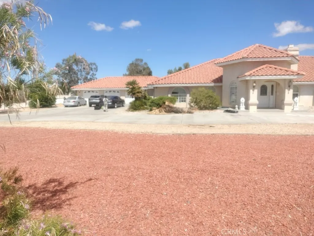 Front / with garage
