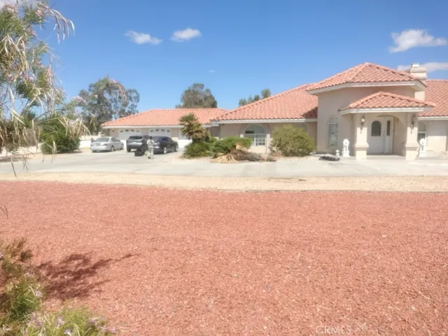 Front / with garage