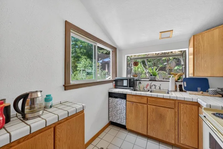 12040 Madrone Avenue, Felton, California 95018