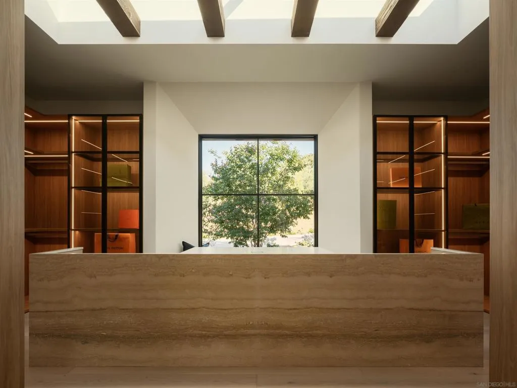 Walk-in Closet