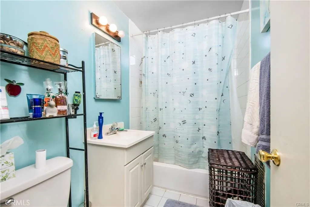 Full Bathroom .