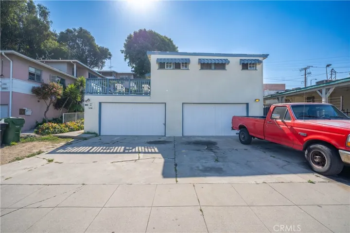 Front  4 units / 4 attached garage