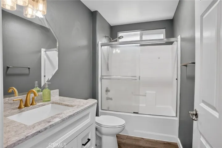 9354 Burnet 105, North Hills, California 91343
