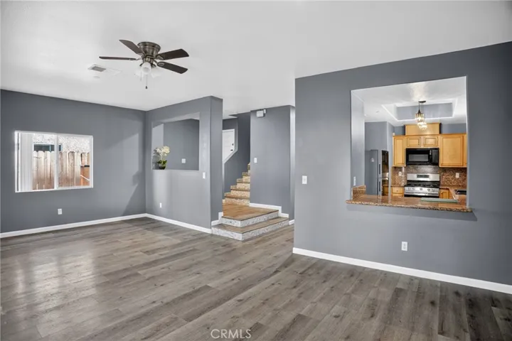 9354 Burnet 105, North Hills, California 91343