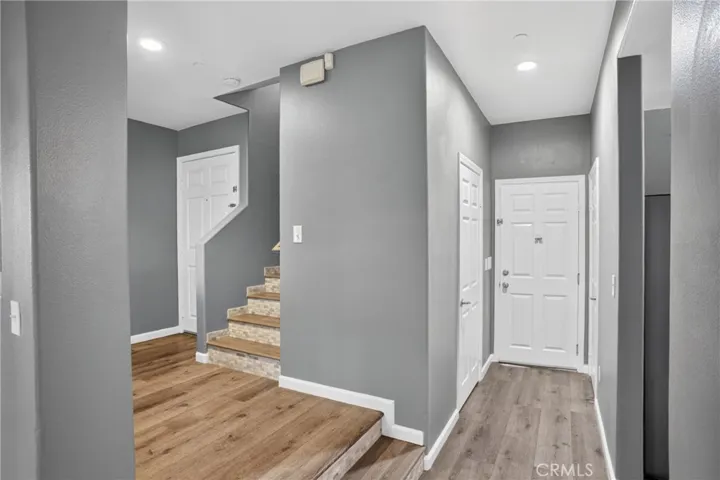 9354 Burnet 105, North Hills, California 91343