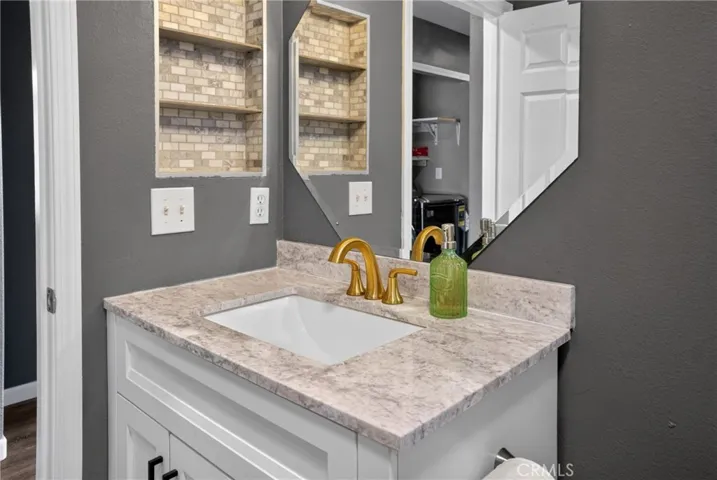 9354 Burnet 105, North Hills, California 91343