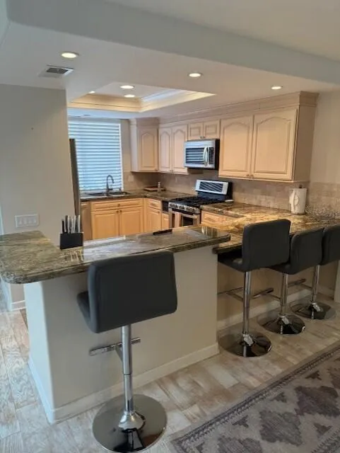 KITCHEN BAR AREA KITCHEN BAR AREA