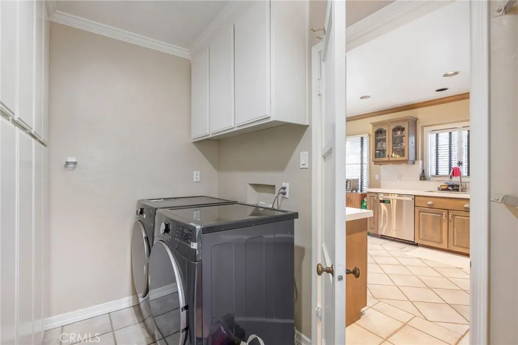 3526 E Vista Laundry