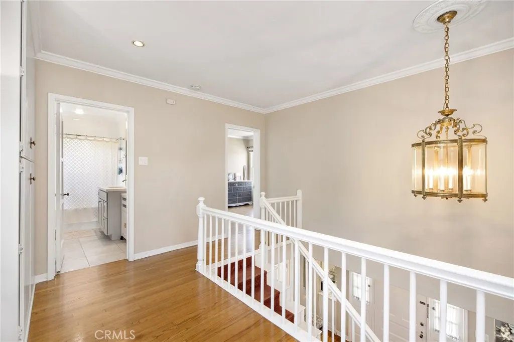 3526 E Vista Upstairs Landing