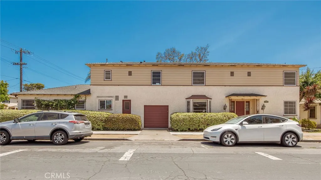 3526 E Vista