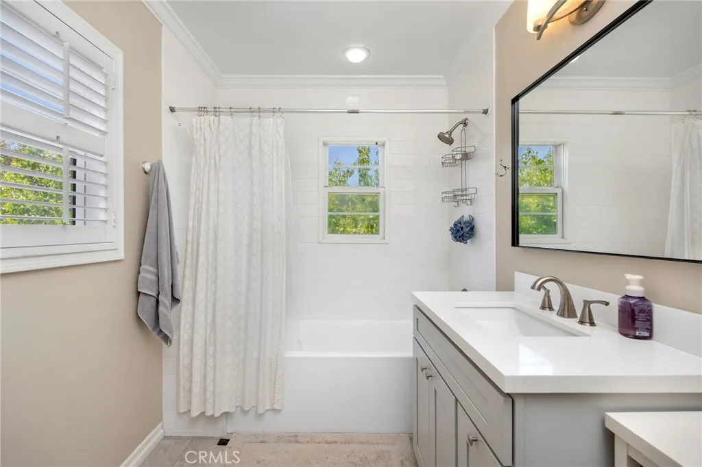 3526 E Vista Upstairs Bathroom