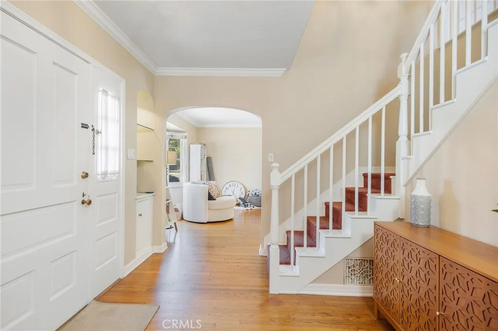 3526 E Vista Entry