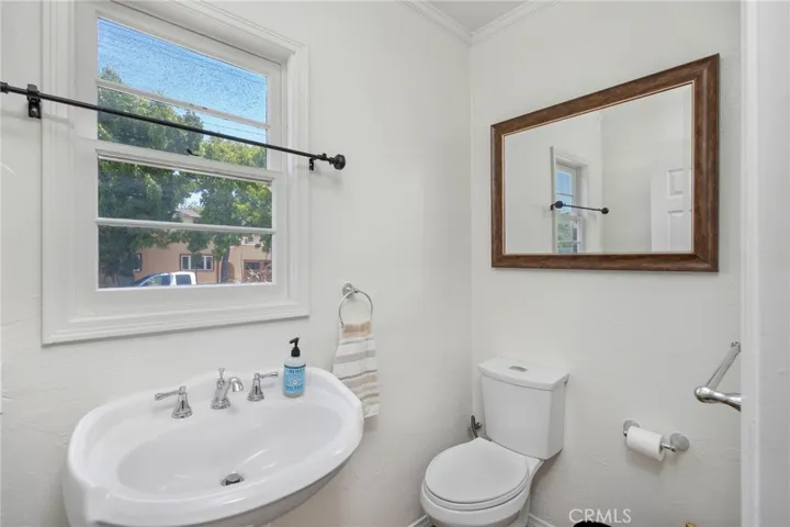3526 E Vista Upstairs Bathroom