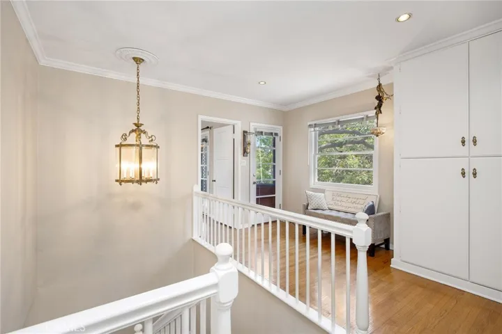 3526 E Vista Upstairs Landing