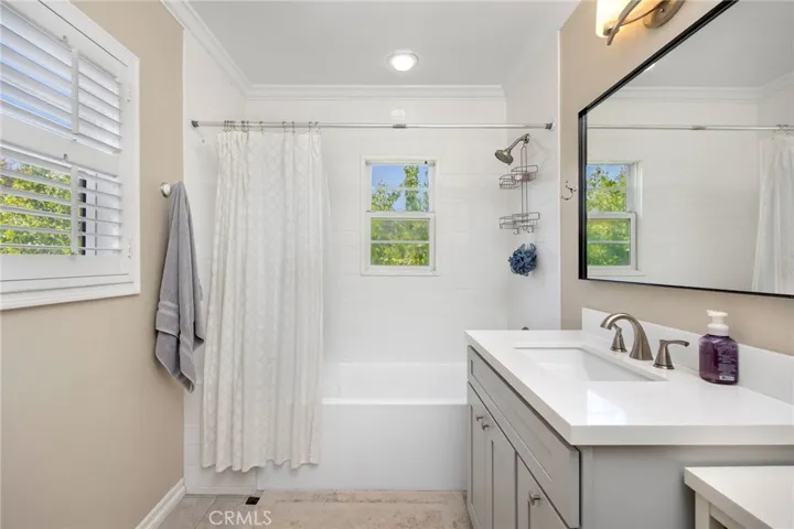 3526 E Vista Upstairs Bathroom