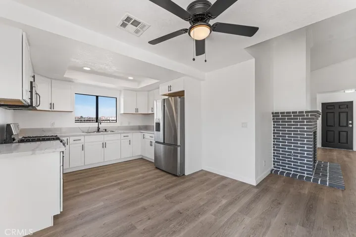 2559 E Avenue J2, Lancaster, California 93535