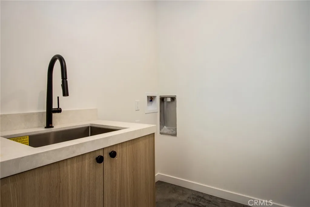 Laundry room with sink
