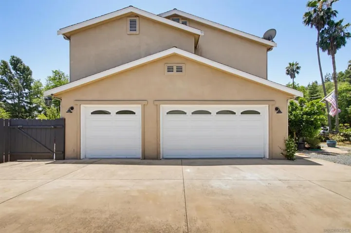 Parking Lot/Garage